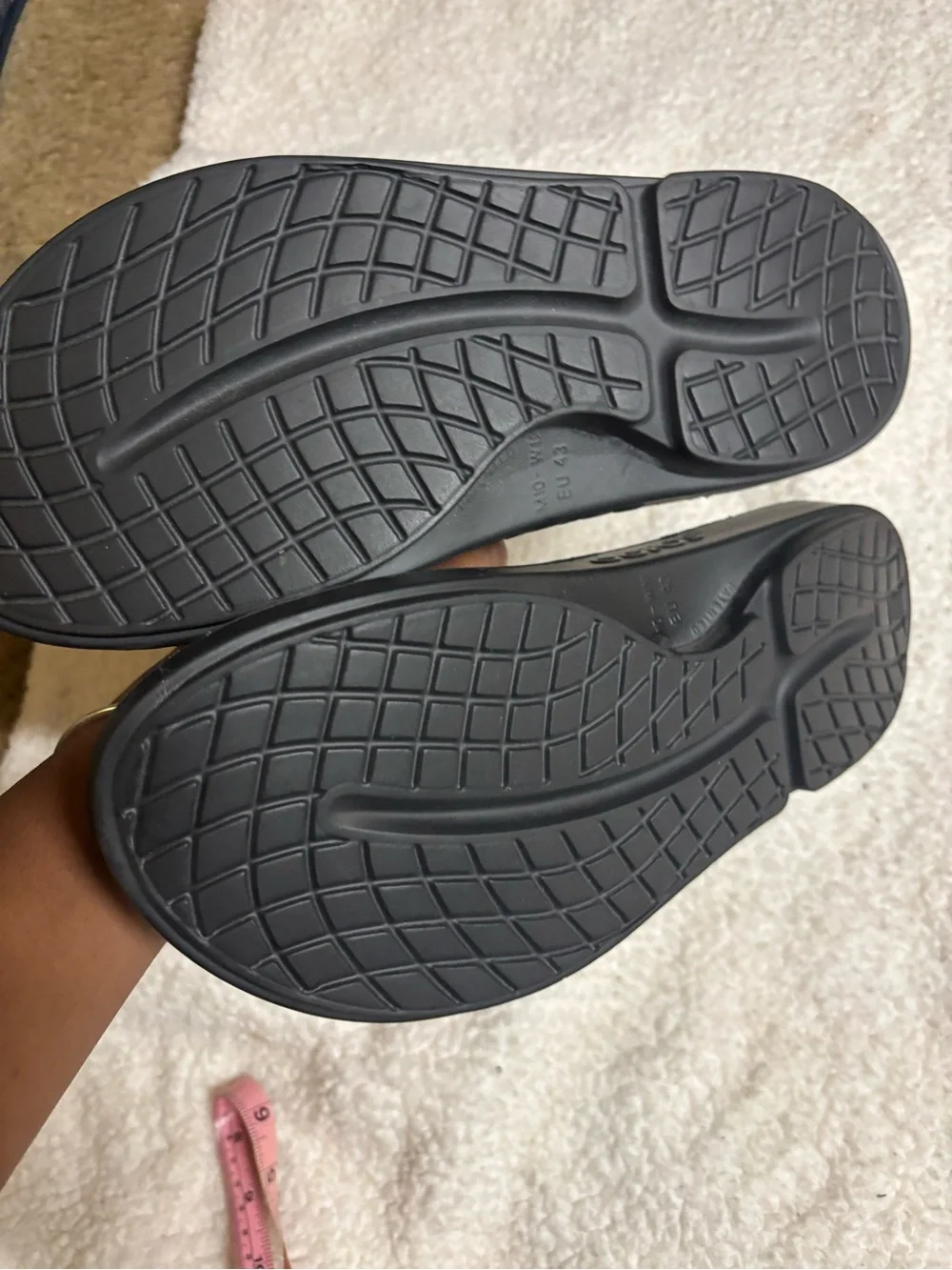OOFOS Ooahh Slides men's 10 women's size 12 black
